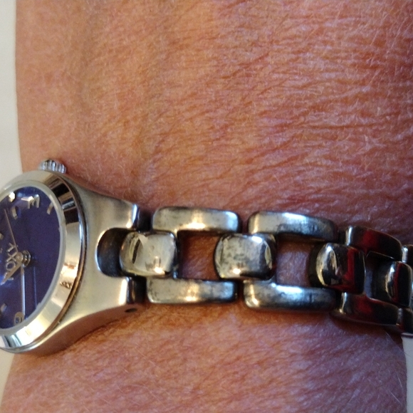 Roxy watch. - Picture 2 of 10